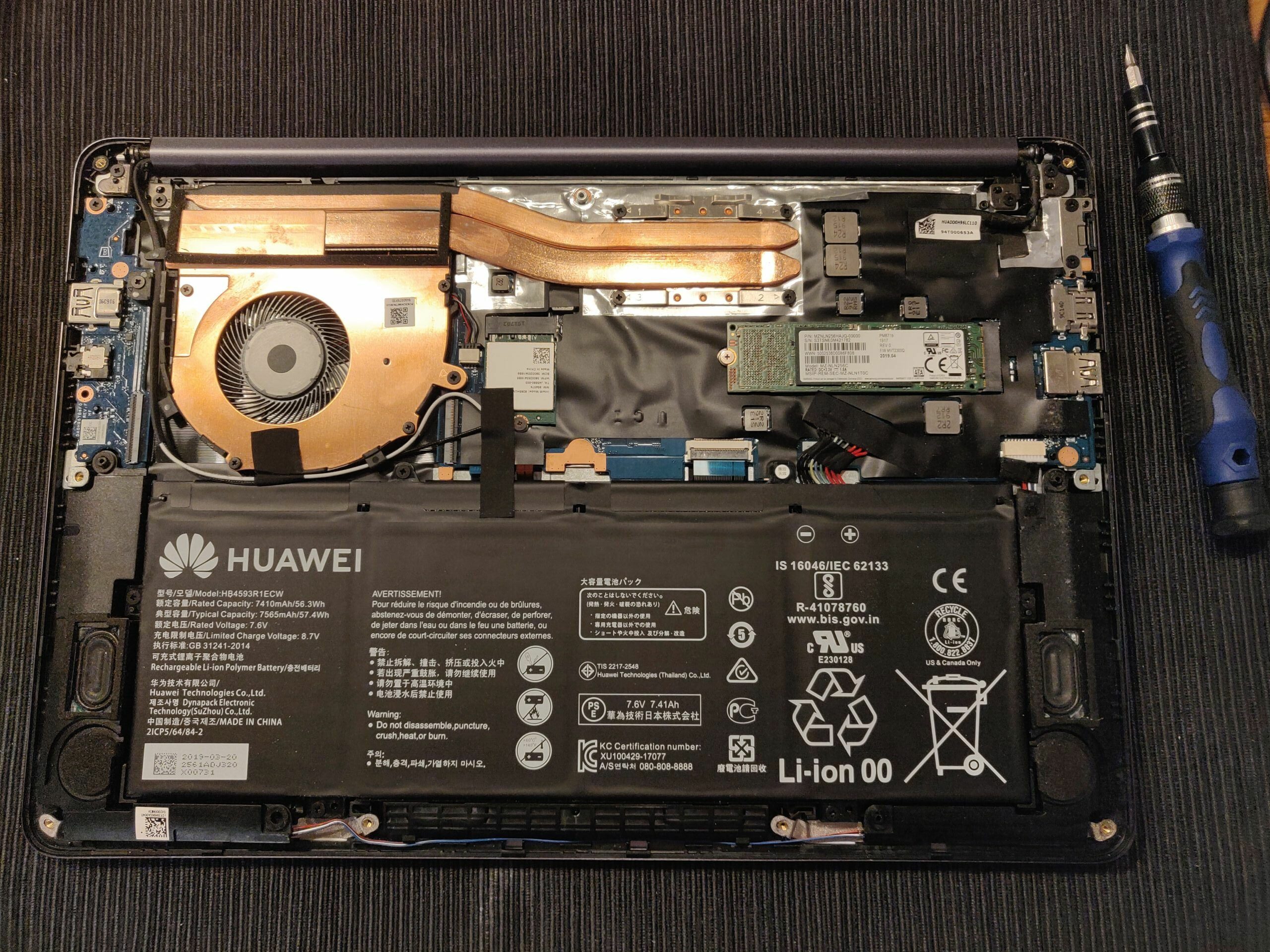 Besiddelse tin Besiddelse Huawei MateBook D14 Disassembly - HackBuddies