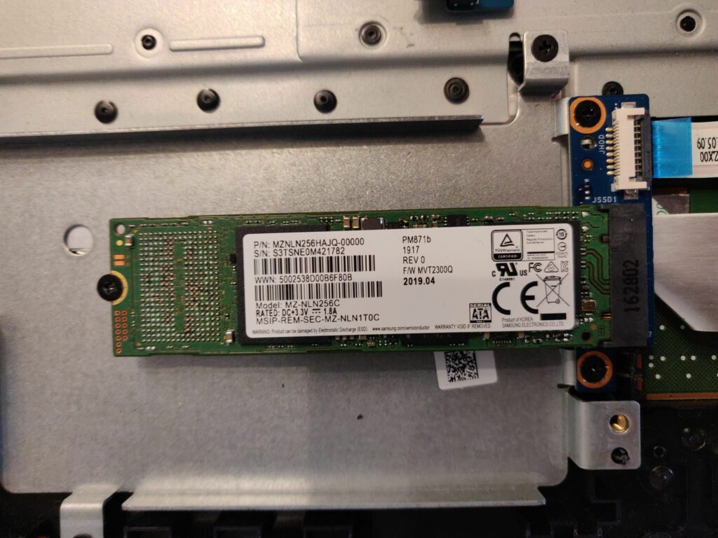 HP 15-ay045ng Solid State Drive (SSD)